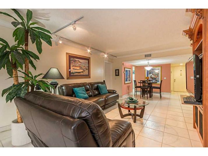 16475 GOLF CLUB RD # 210, Fort Lauderdale, FL 33326