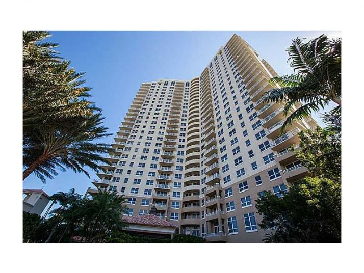 19501 W COUNTRY CLUB DR # 504, Miami, FL 33180
