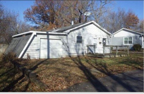 1308 Persimmon Dr, Excelsior Springs, MO 64024