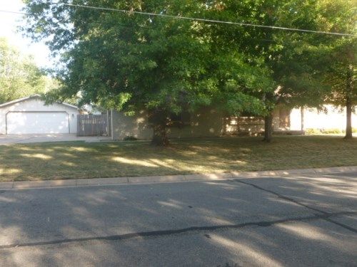 418 S 6th St, Colwich, KS 67030