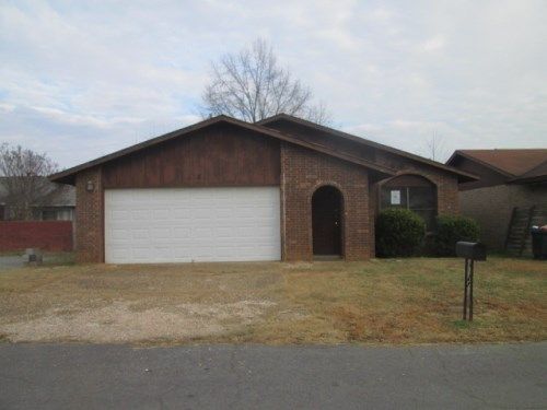 8 Seville Dr, Sherwood, AR 72120
