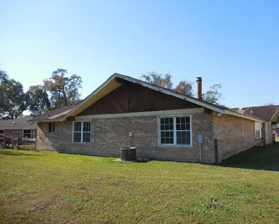 10105 S Kelly Ln, Westwego, LA 70094