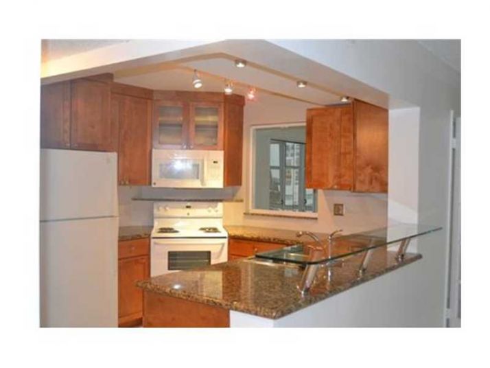 2049 OCEAN DR # 1205E, Hallandale, FL 33009