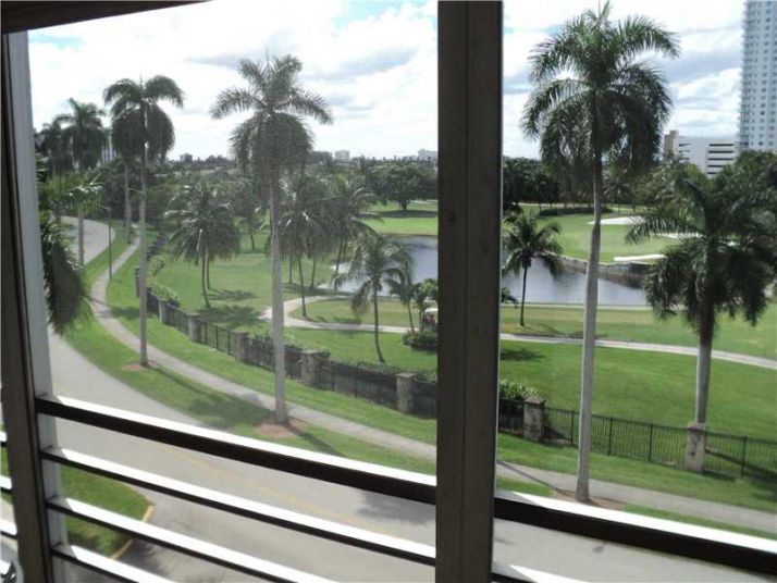 300 DIPLOMAT PW # 515, Hallandale, FL 33009