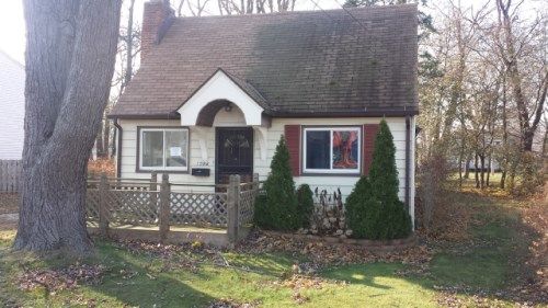 1098 Hayes Ave, Willoughby, OH 44094