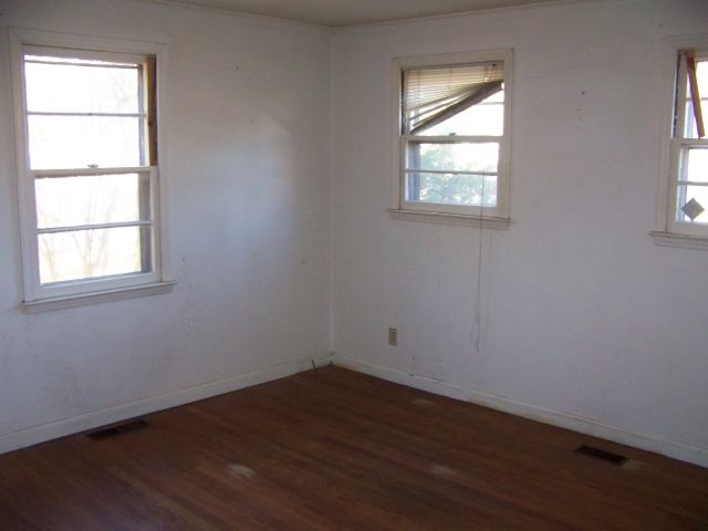 2109 High School Dr, New Bern, NC 28560