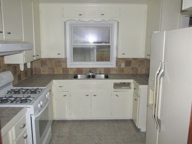 2124 Oaknoll St, Auburn Hills, MI 48326