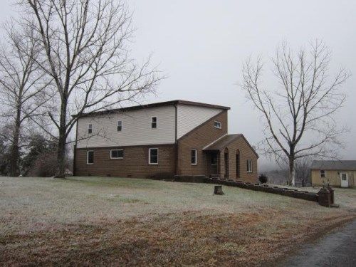 9649 Winchester Grade Rd, Berkeley Springs, WV 25411