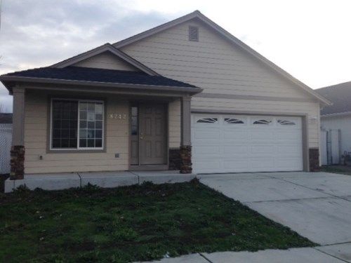 8242 Kestrel Way, White City, OR 97503