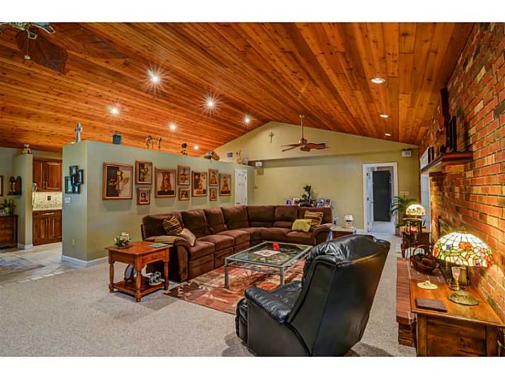 26690 SW 202 AV, Homestead, FL 33031