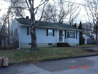 12 Pettine St, Coventry, RI 02816