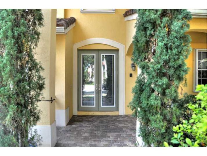 1088 SKYLARK DR, Fort Lauderdale, FL 33327