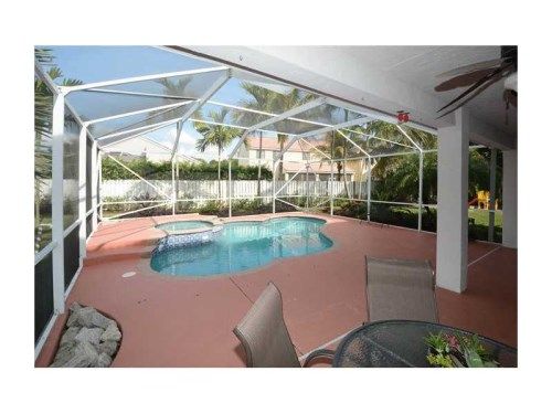 547 CASCADE FALLS DR, Fort Lauderdale, FL 33327
