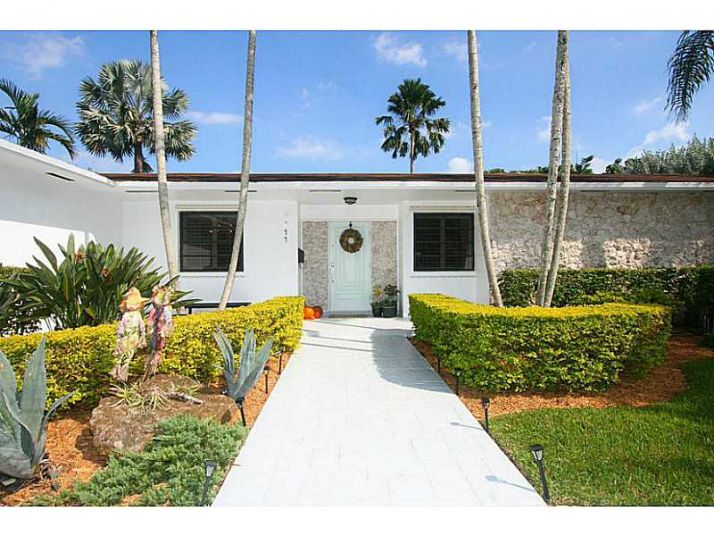 9611 SW 72 CT, Miami, FL 33156