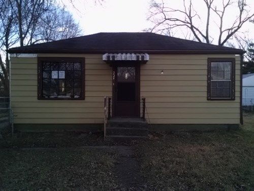237 E Greenview Ave, Machesney Park, IL 61115