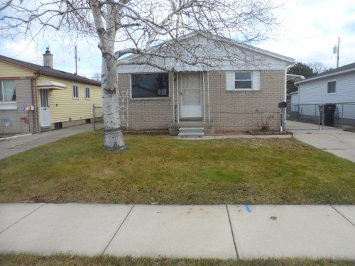 30596 Normal St, Roseville, MI 48066