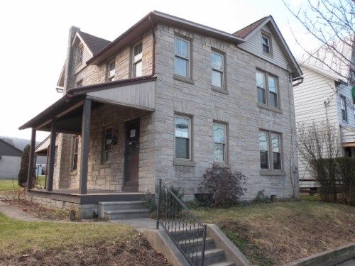 516 W Penn Ave, Robesonia, PA 19551