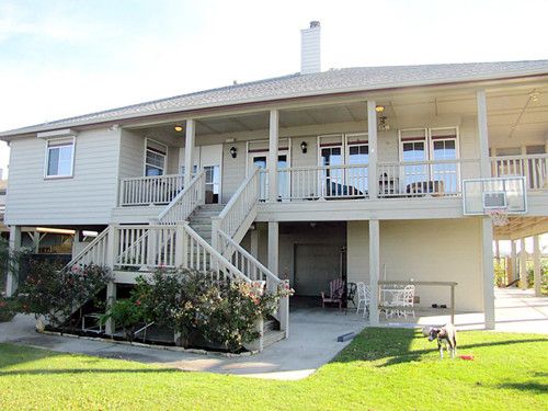 9680 Airways Ln, Galveston, TX 77554