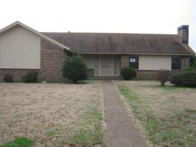 1247 Oxford Pl, Greenville, MS 38701