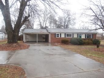 7002 Arden Rd, Thomasville, NC 27360