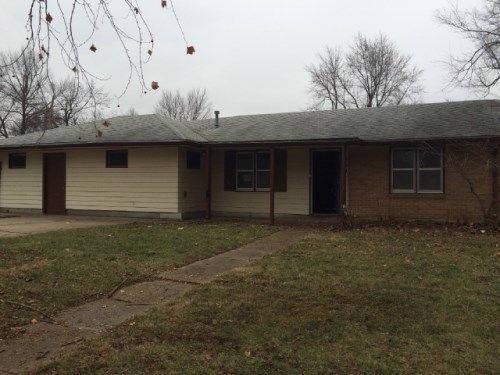 2304 SW Edgewater Terr, Topeka, KS 66614