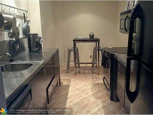 4200 Hillcrest Dr # 104, Hollywood, FL 33021