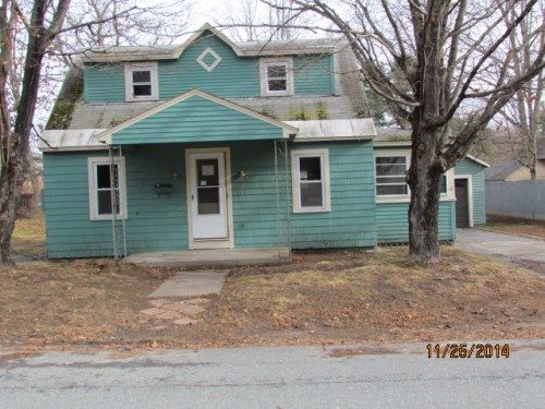 12 Sims St, Claremont, NH 03743
