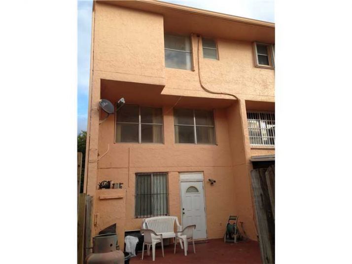 4240 W 10 LN # 52, Hialeah, FL 33012