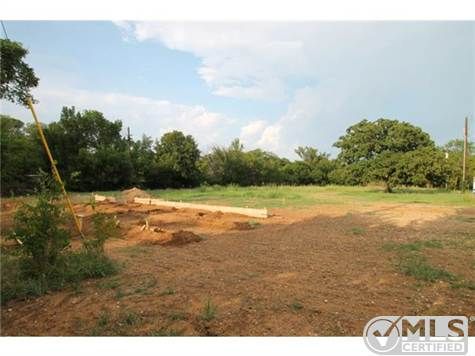 727 Thompson Street, Lake Dallas, TX 75065