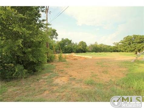 725 Thompson Street, Lake Dallas, TX 75065