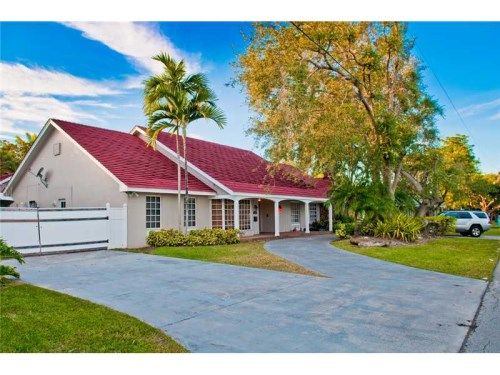 13550 SW 70 AV, Miami, FL 33156