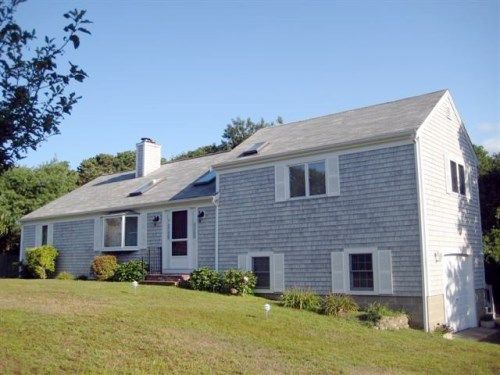 10 Robert Ln, West Harwich, MA 02671