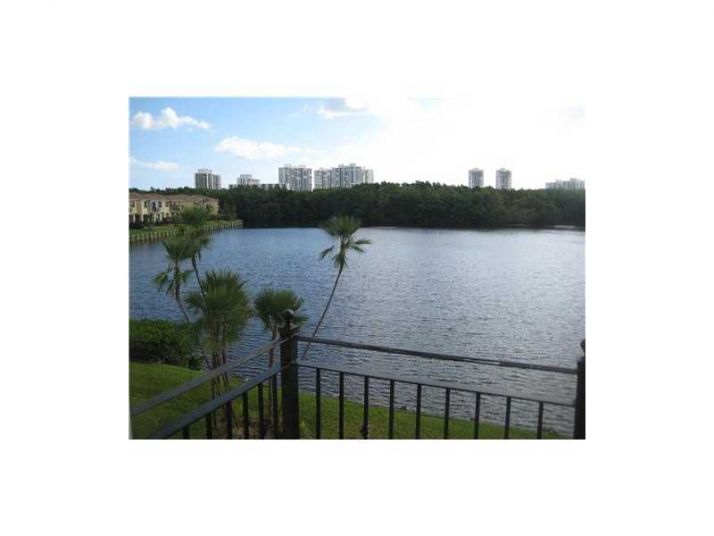 21027 NE 32 AVE, Miami, FL 33180