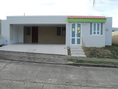 477 V San Jorge St, Juncos, PR 00777