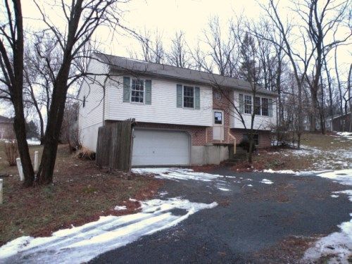 5 Host Church Rd, Womelsdorf, PA 19567