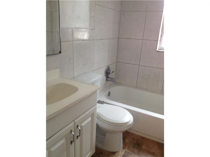 223 10TH ST, Hallandale, FL 33009