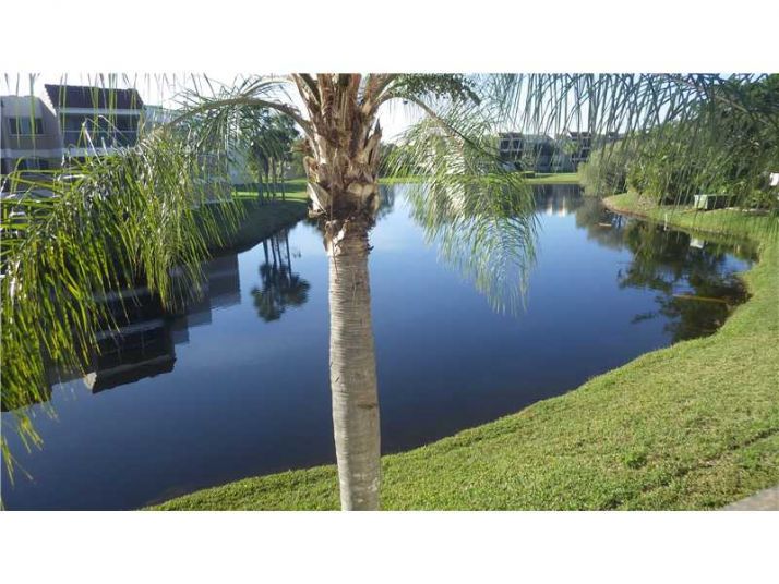 150 LAKEVIEW DR # 205, Fort Lauderdale, FL 33326