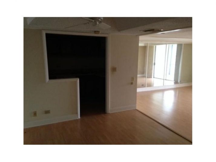 3750 INVERRARY DR # 2R, Fort Lauderdale, FL 33319