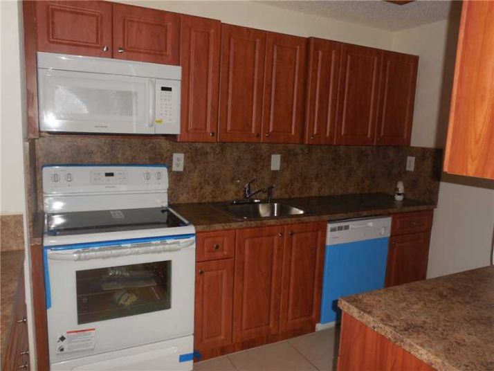 20761 NE 4 PL # 103, Miami, FL 33179