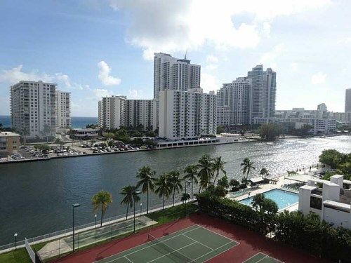 1000 PARKVIEW DR # 916, Hallandale, FL 33009