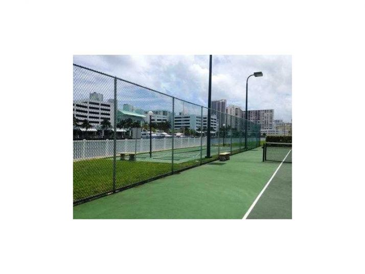 400 LESLIE DR # 207, Hallandale, FL 33009