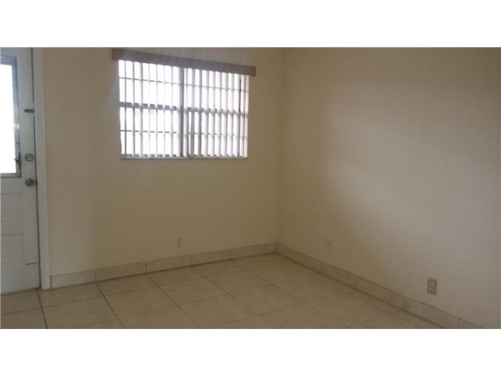 230 SW 11TH AV # 19-B, Hallandale, FL 33009