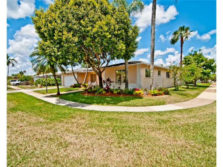 580 OAKWOOD LN, Fort Lauderdale, FL 33326