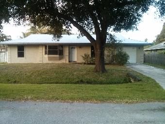 749 SE Evans Ave, Port Saint Lucie, FL 34984