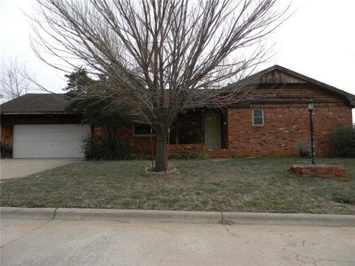 1125 Chandler Dr, Clinton, OK 73601
