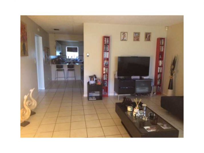209 SW 9 ST, Hallandale, FL 33009