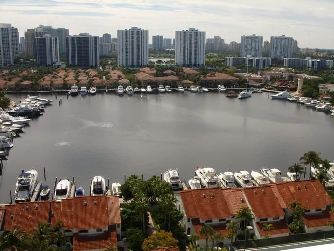 3640 Yacht Club Dr # 1710, Miami, FL 33180