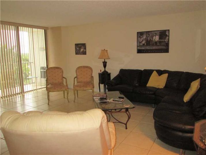 200 LESLIE DR # 711, Hallandale, FL 33009