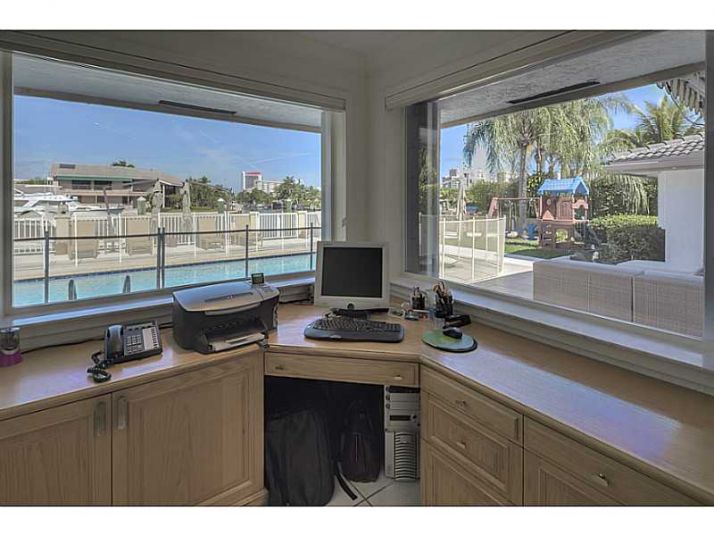 306 Holiday Dr, Hallandale, FL 33009