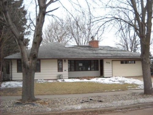909 S Willow Ave, Sioux Falls, SD 57104